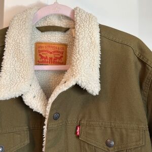 💚🔥 Levi’s Army Green Sherpa Lined Jacket – XL | NEW 🔥💚